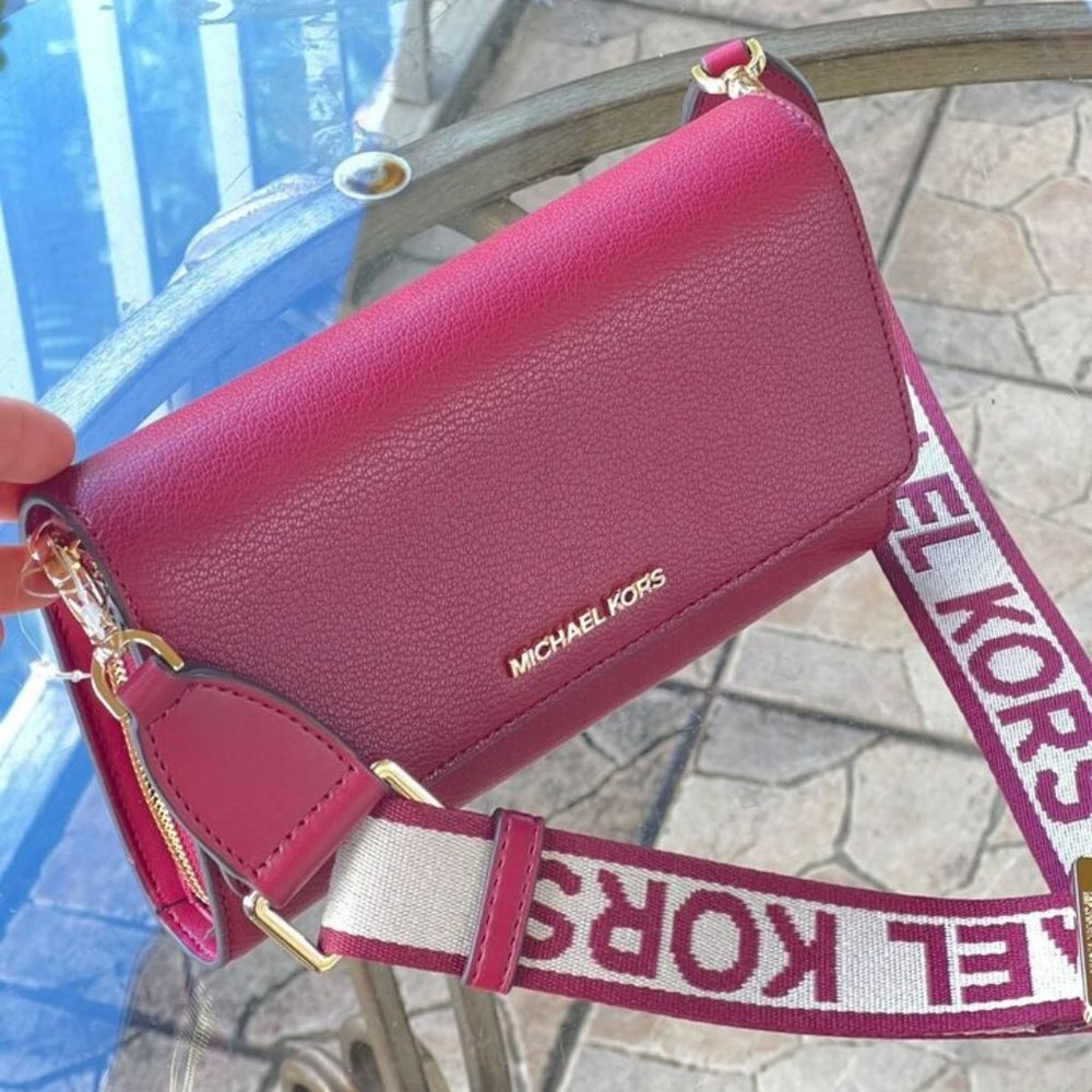 Michael Kors Mulberry Signature: Timeless Elegance in Motion